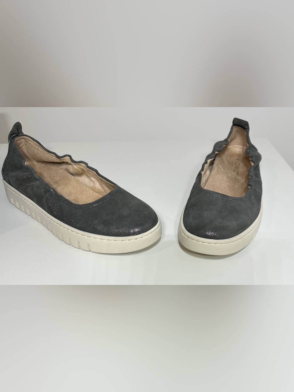 Vionic Women' Uptown Ballet Polluted Silver Flats-Size 8M
